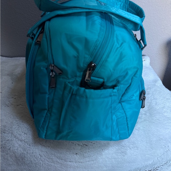 LUG PROPELLER~Turquoise~Multiple Zip pockets and slip pockets, detachable strap - Picture 14 of 16